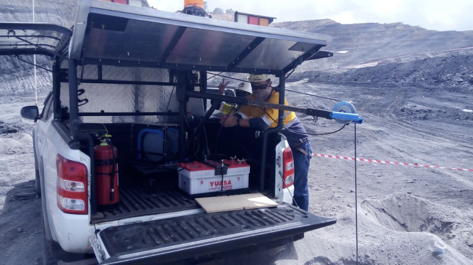 Through-Seam Blasting Unit